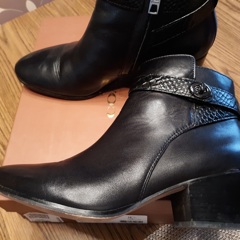 EUC Coach Patricia Leather Blk Booties 9M - Picture 13 of 16